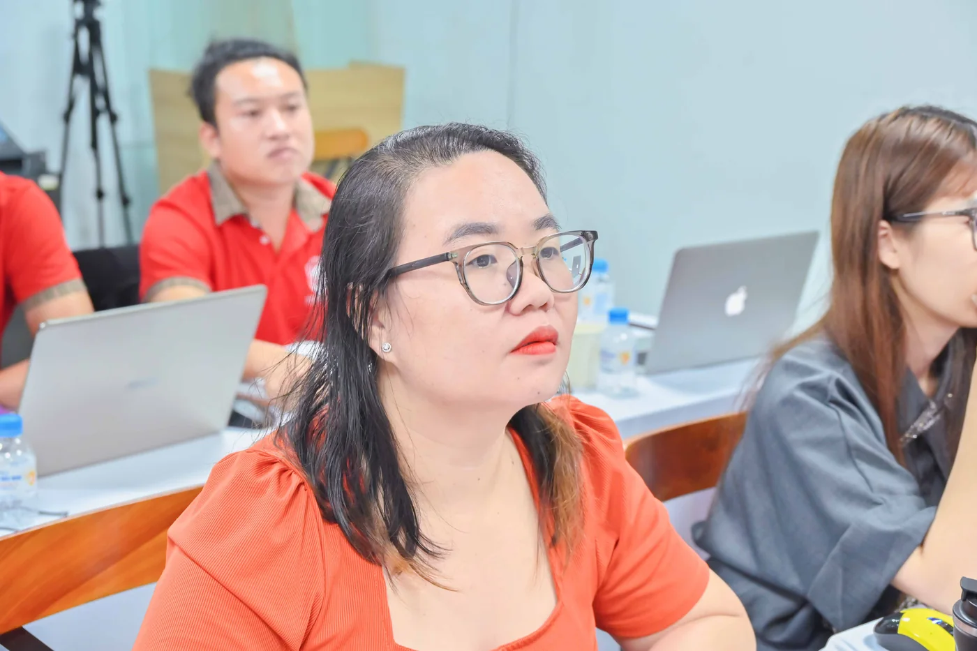 Học viên ghi chép trong buổi đào tạo