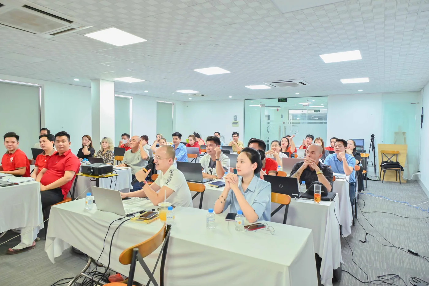 Toàn cảnh một lớp đào tạo AI cho chủ doanh nghiệp